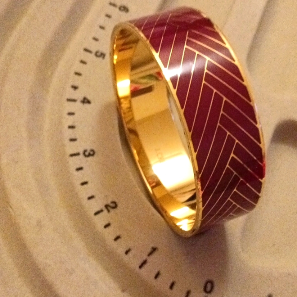 Free w/ purchase 👈🏻♥️Pink and Gold Chevron Bangle Bracelet